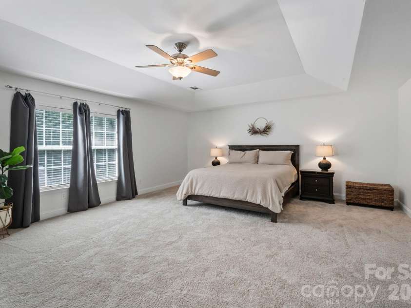 9509 Seamill Road, Charlotte, NC 28278.  MLS# CAR4395632, YatesRealty ID 34718. 