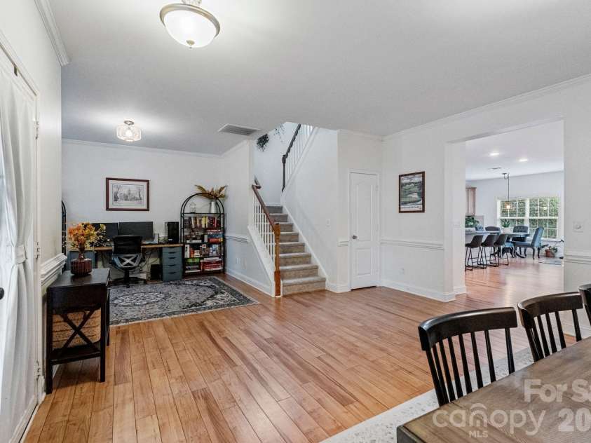 9509 Seamill Road, Charlotte, NC 28278.  MLS# CAR4395632, YatesRealty ID 34718. 