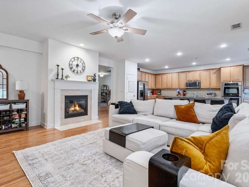 9509 Seamill Road, Charlotte, NC 28278.  MLS# CAR4395632, YatesRealty ID 34718. 