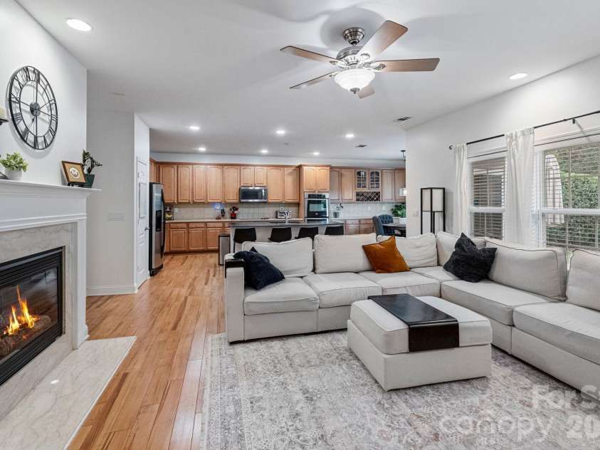 9509 Seamill Road, Charlotte, NC 28278.  MLS# CAR4395632, YatesRealty ID 34718. 