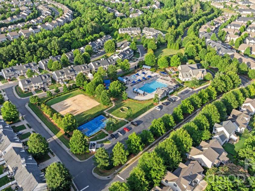 9509 Seamill Road, Charlotte, NC 28278.  MLS# CAR4395632, YatesRealty ID 34718. 