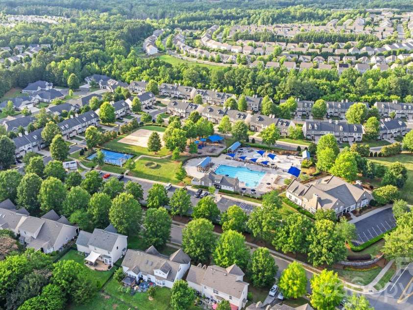 9509 Seamill Road, Charlotte, NC 28278.  MLS# CAR4395632, YatesRealty ID 34718. 