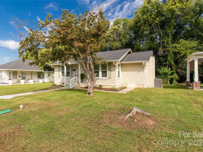 310 Elm Street, Lancaster, SC 29720.  MLS# CAR4296424, YatesRealty ID 34719. 