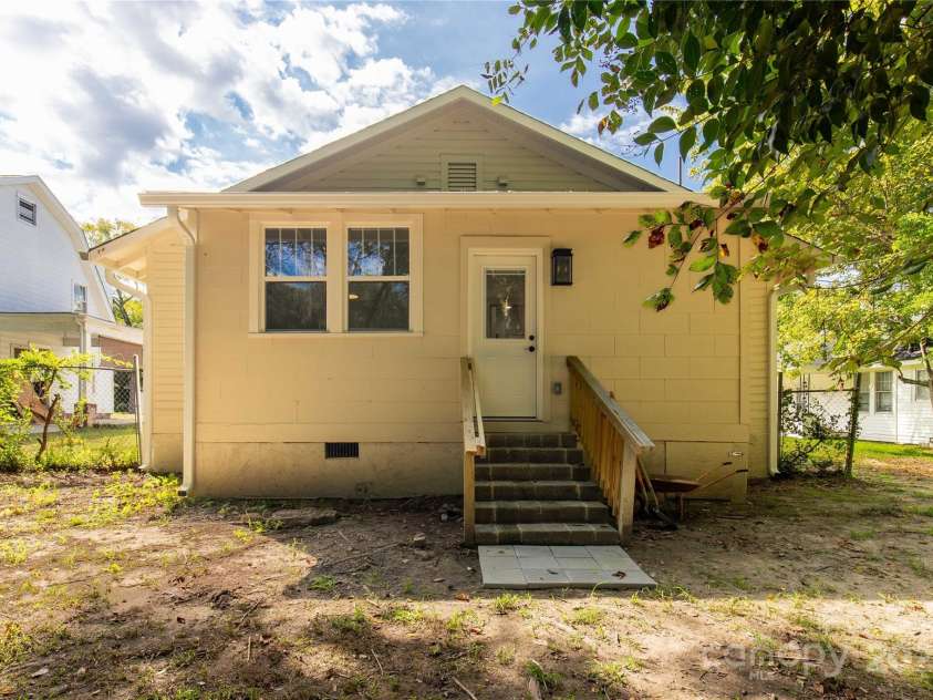 310 Elm Street, Lancaster, SC 29720.  MLS# CAR4296424, YatesRealty ID 34719. 