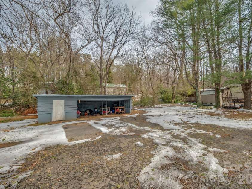 1685 Lynn Road, Columbus, NC 28722.  MLS# CAR4341868, YatesRealty ID 3472. 