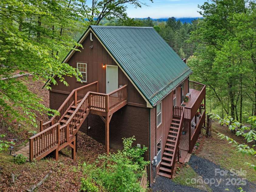 412 Blueberry Drive, Burnsville, NC 28714.  MLS# CAR4138121, YatesRealty ID 3472. 