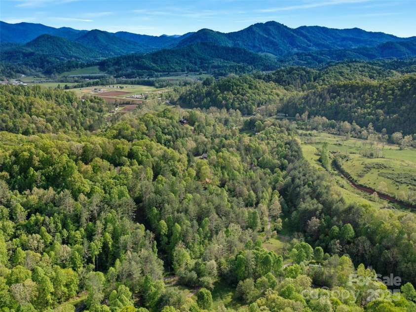 412 Blueberry Drive, Burnsville, NC 28714.  MLS# CAR4138121, YatesRealty ID 3472. 