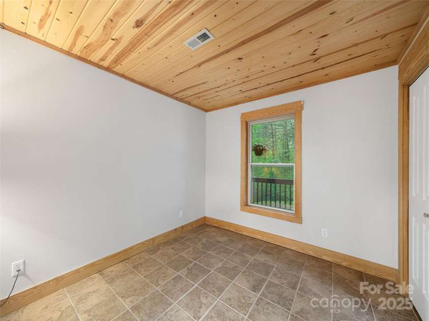 412 Blueberry Drive, Burnsville, NC 28714.  MLS# CAR4138121, YatesRealty ID 3472. 