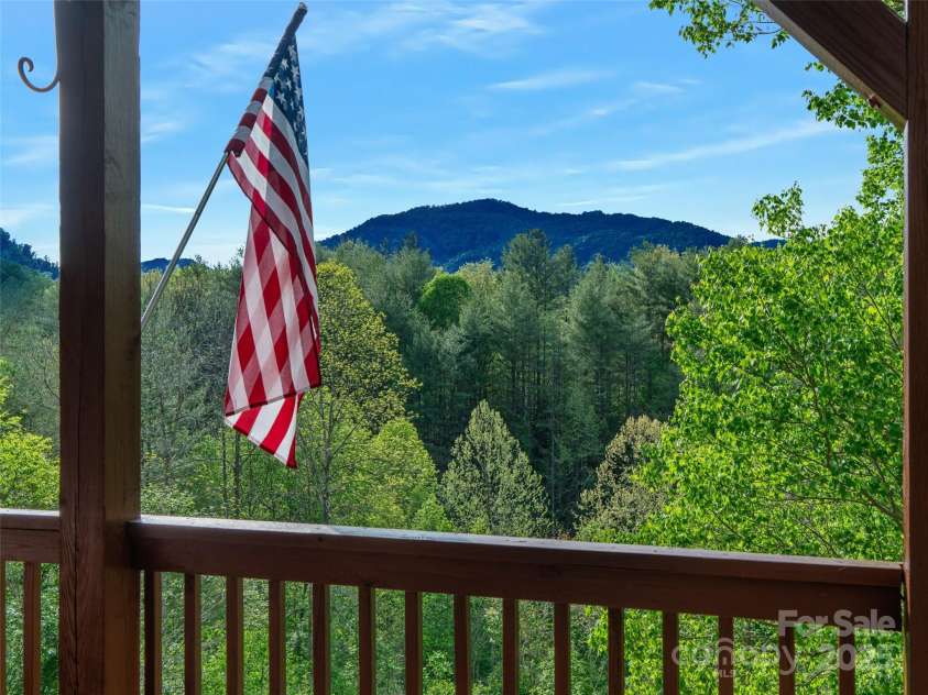 412 Blueberry Drive, Burnsville, NC 28714.  MLS# CAR4138121, YatesRealty ID 3472. 