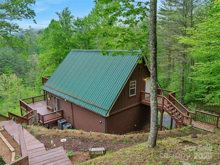 412 Blueberry Drive, Burnsville, NC 28714.  MLS# CAR4138121, YatesRealty ID 3472. 