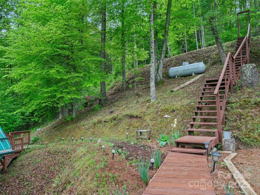 412 Blueberry Drive, Burnsville, NC 28714.  MLS# CAR4138121, YatesRealty ID 3472. 