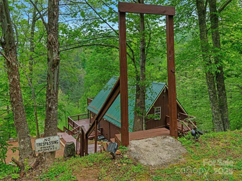 412 Blueberry Drive, Burnsville, NC 28714.  MLS# CAR4138121, YatesRealty ID 3472. 