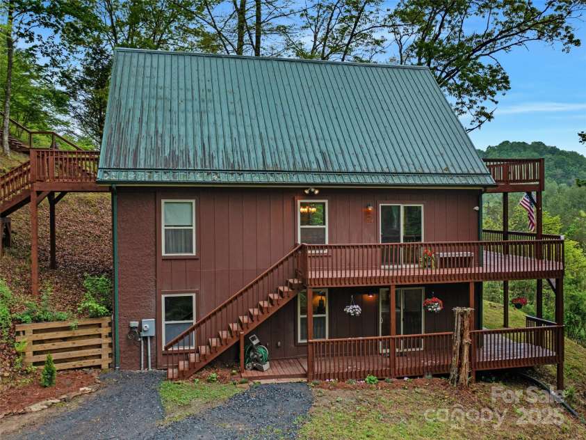 412 Blueberry Drive, Burnsville, NC 28714.  MLS# CAR4138121, YatesRealty ID 3472. 