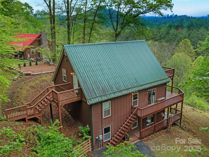 412 Blueberry Drive, Burnsville, NC 28714.  MLS# CAR4138121, YatesRealty ID 3472. 