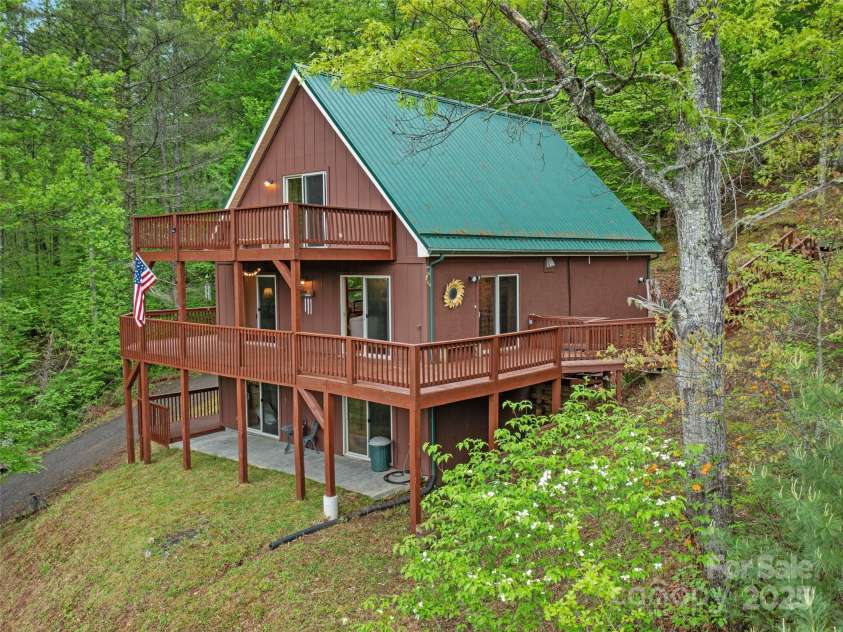 412 Blueberry Drive, Burnsville, NC 28714.  MLS# CAR4138121, YatesRealty ID 3472. 