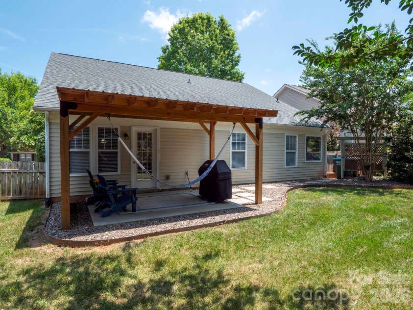 4406 Glenduran Lane, Waxhaw, NC 28173.  MLS# CAR4399887, YatesRealty ID 34721. 