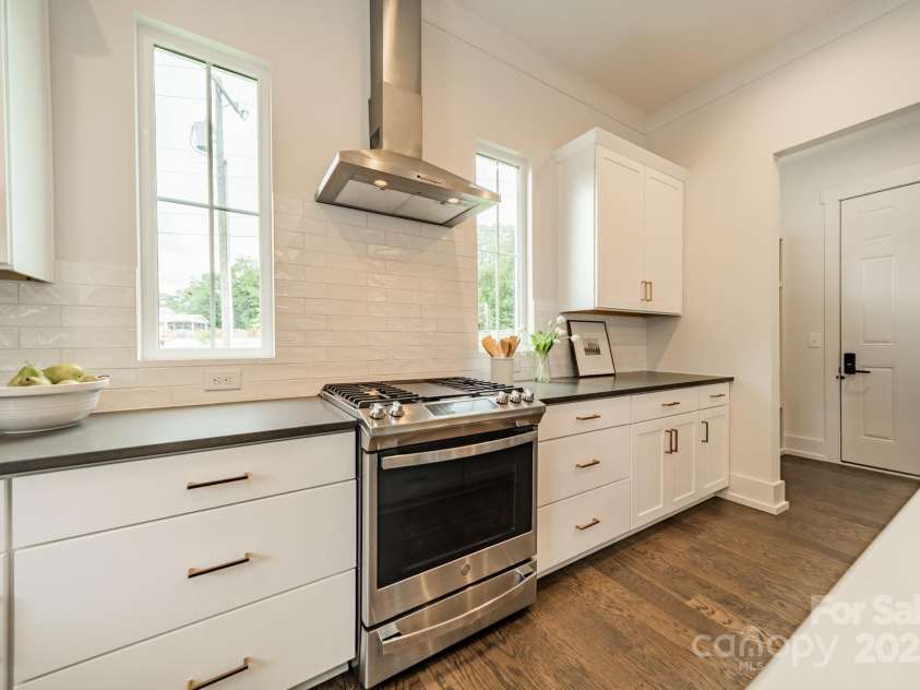 2600 Palm Avenue, Charlotte, NC 28205.  MLS# CAR4263482, YatesRealty ID 34722. 