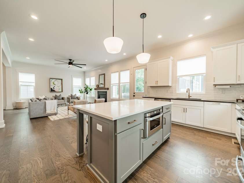 2600 Palm Avenue, Charlotte, NC 28205.  MLS# CAR4263482, YatesRealty ID 34722. 