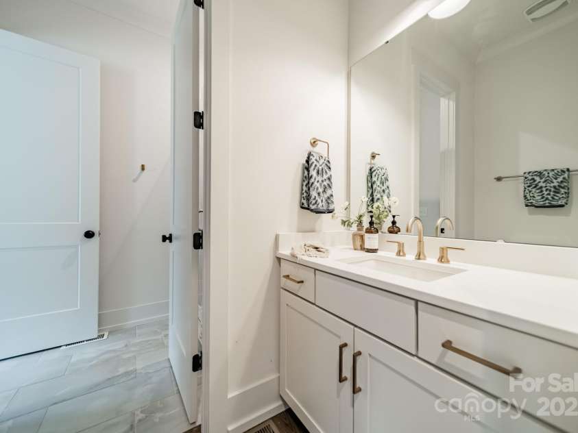2600 Palm Avenue, Charlotte, NC 28205.  MLS# CAR4263482, YatesRealty ID 34722. 