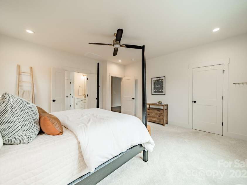 2600 Palm Avenue, Charlotte, NC 28205.  MLS# CAR4263482, YatesRealty ID 34722. 