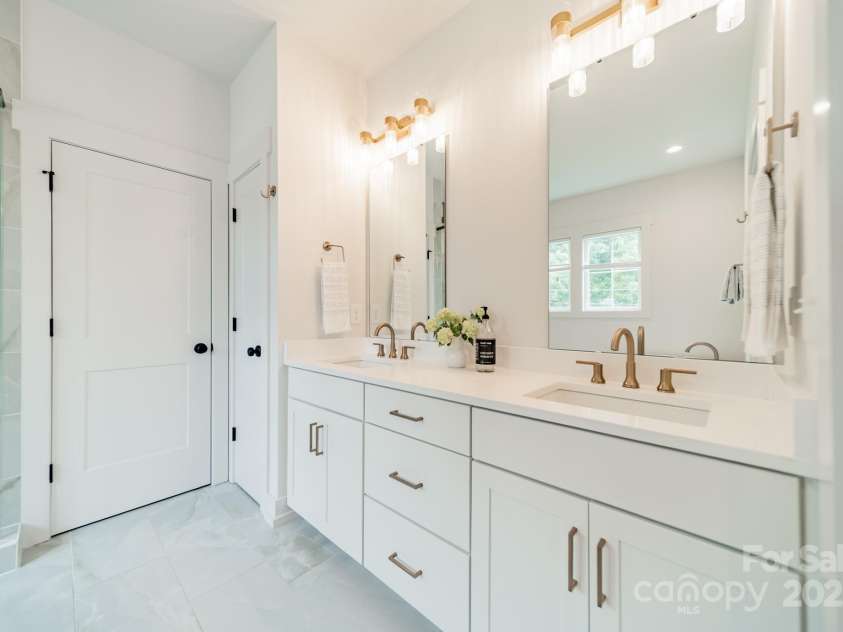 2600 Palm Avenue, Charlotte, NC 28205.  MLS# CAR4263482, YatesRealty ID 34722. 