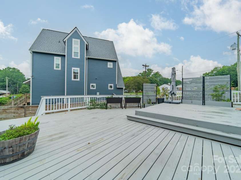 2600 Palm Avenue, Charlotte, NC 28205.  MLS# CAR4263482, YatesRealty ID 34722. 