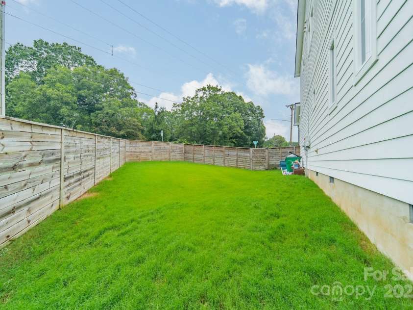 2600 Palm Avenue, Charlotte, NC 28205.  MLS# CAR4263482, YatesRealty ID 34722. 