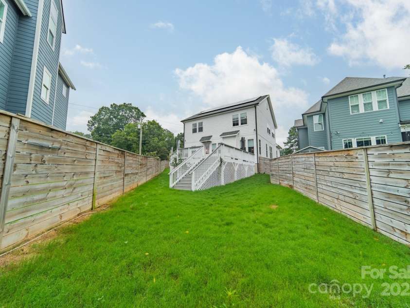 2600 Palm Avenue, Charlotte, NC 28205.  MLS# CAR4263482, YatesRealty ID 34722. 