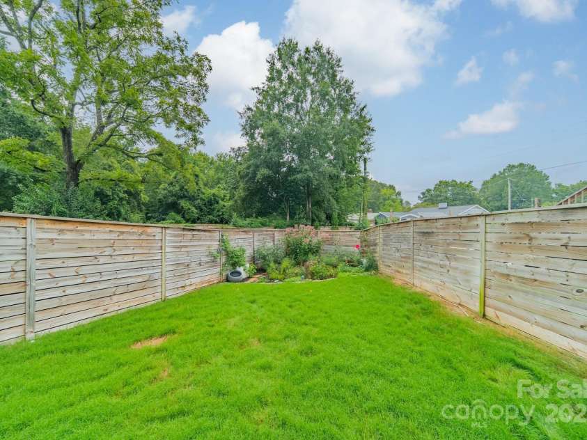 2600 Palm Avenue, Charlotte, NC 28205.  MLS# CAR4263482, YatesRealty ID 34722. 