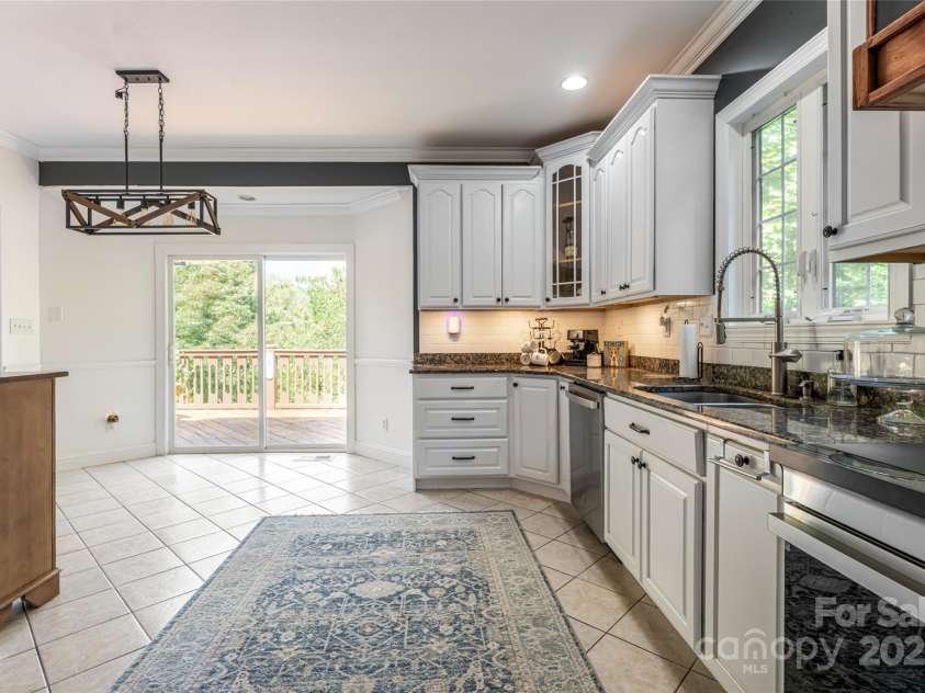 47 Timberwood Drive, Asheville, NC 28806.  MLS# CAR4294501, YatesRealty ID 34723. 