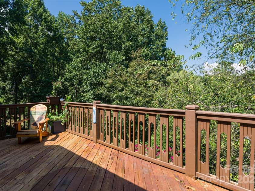 47 Timberwood Drive, Asheville, NC 28806.  MLS# CAR4294501, YatesRealty ID 34723. 