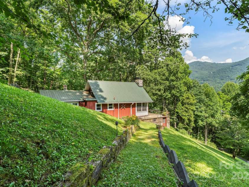 929 Soco Road, Maggie Valley, NC 28751.  MLS# CAR4275047, YatesRealty ID 34724. Welcome to 929 Soco Road!