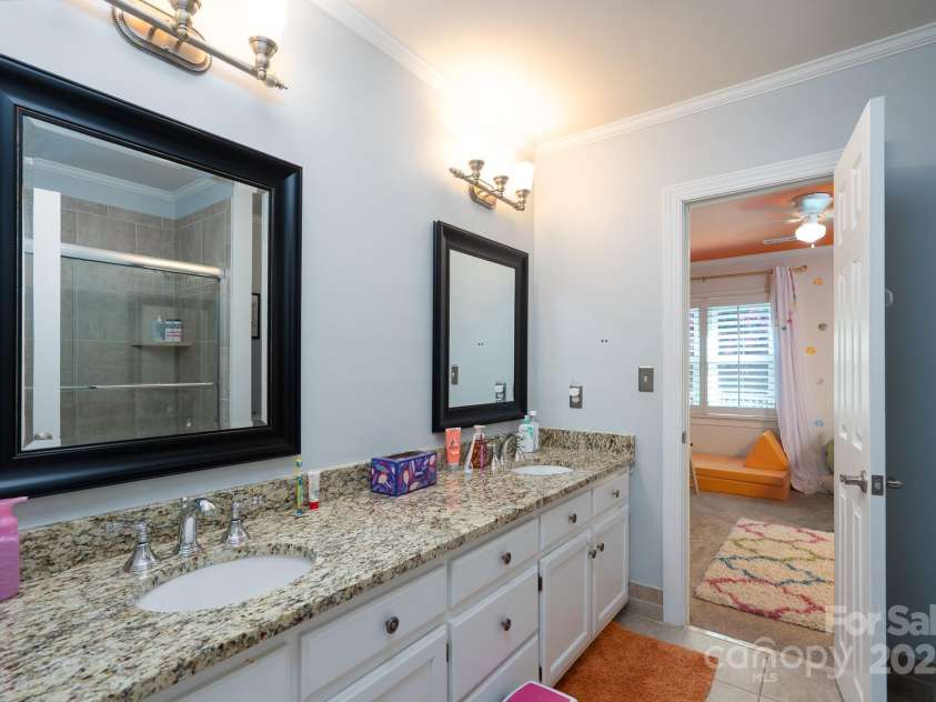 5201 Jupiter Hills Court, Charlotte, NC 28277.  MLS# CAR4294389, YatesRealty ID 34725. Upstairs bathroom 2