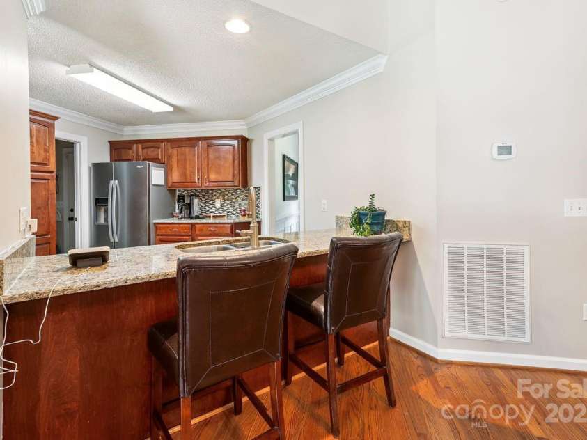 8300 Quail Hollow Drive, Harrisburg, NC 28075.  MLS# CAR4295062, YatesRealty ID 34726. Breakfast Bar