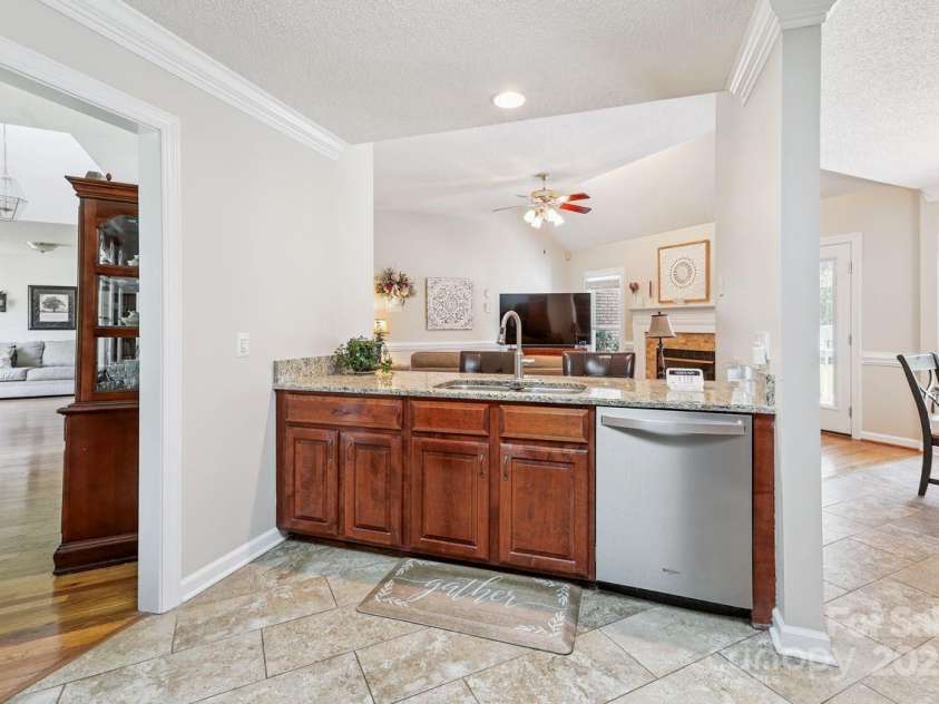 8300 Quail Hollow Drive, Harrisburg, NC 28075.  MLS# CAR4295062, YatesRealty ID 34726. Open to Breakfast Bar.