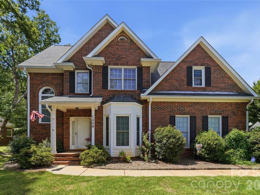 1009 Millwright Lane, Matthews, NC 28104.  MLS# CAR4387342, YatesRealty ID 34727. 