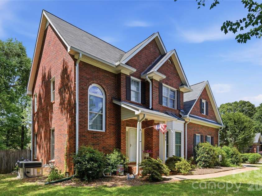 1009 Millwright Lane, Matthews, NC 28104.  MLS# CAR4387342, YatesRealty ID 34727. 