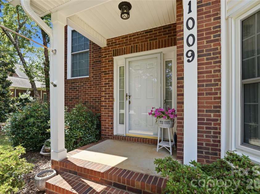 1009 Millwright Lane, Matthews, NC 28104.  MLS# CAR4387342, YatesRealty ID 34727. 