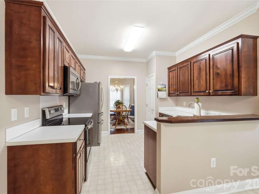 1009 Millwright Lane, Matthews, NC 28104.  MLS# CAR4387342, YatesRealty ID 34727. 