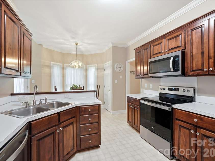 1009 Millwright Lane, Matthews, NC 28104.  MLS# CAR4387342, YatesRealty ID 34727. 