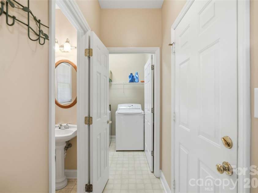 1009 Millwright Lane, Matthews, NC 28104.  MLS# CAR4387342, YatesRealty ID 34727. 