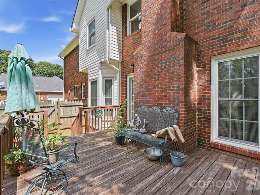 1009 Millwright Lane, Matthews, NC 28104.  MLS# CAR4387342, YatesRealty ID 34727. 