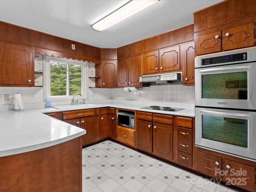 3085 Napier Drive, Hendersonville, NC 28792.  MLS# CAR4260206, YatesRealty ID 34728. Kitchen