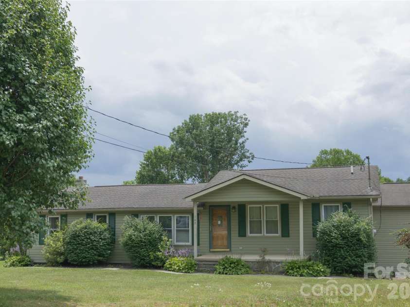 102 Phillips Road, Spruce Pine, NC 28777.  MLS# CAR4390354, YatesRealty ID 34729. 