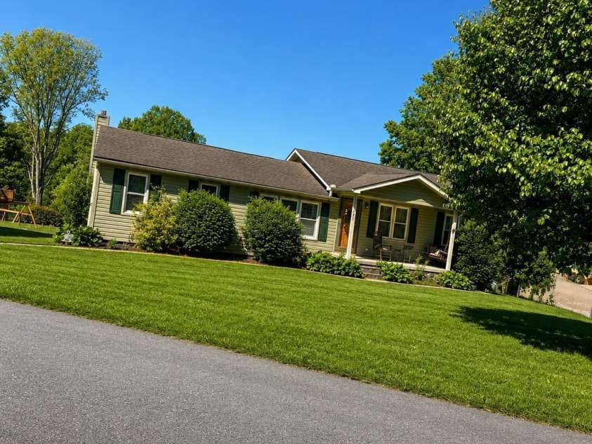 102 Phillips Road, Spruce Pine, NC 28777.  MLS# CAR4390354, YatesRealty ID 34729. 