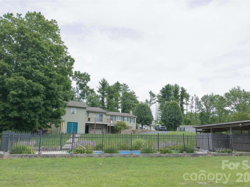 102 Phillips Road, Spruce Pine, NC 28777.  MLS# CAR4390354, YatesRealty ID 34729. 
