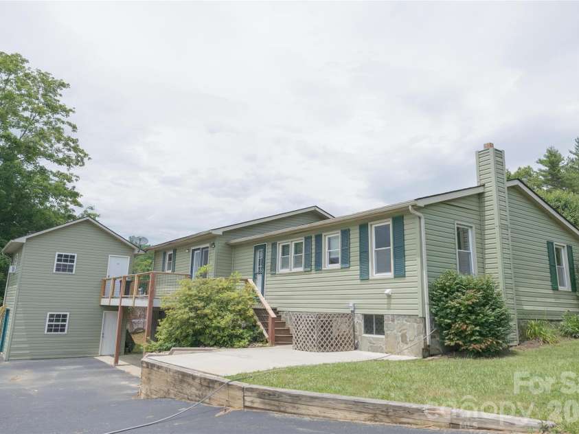 102 Phillips Road, Spruce Pine, NC 28777.  MLS# CAR4390354, YatesRealty ID 34729. 