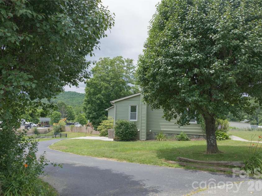 102 Phillips Road, Spruce Pine, NC 28777.  MLS# CAR4390354, YatesRealty ID 34729. 