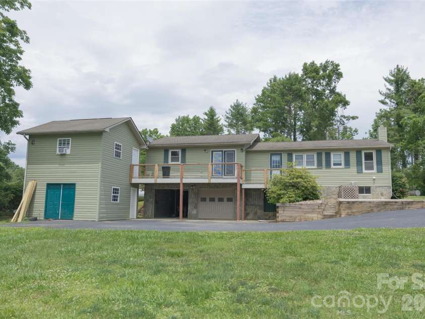 102 Phillips Road, Spruce Pine, NC 28777.  MLS# CAR4390354, YatesRealty ID 34729. 