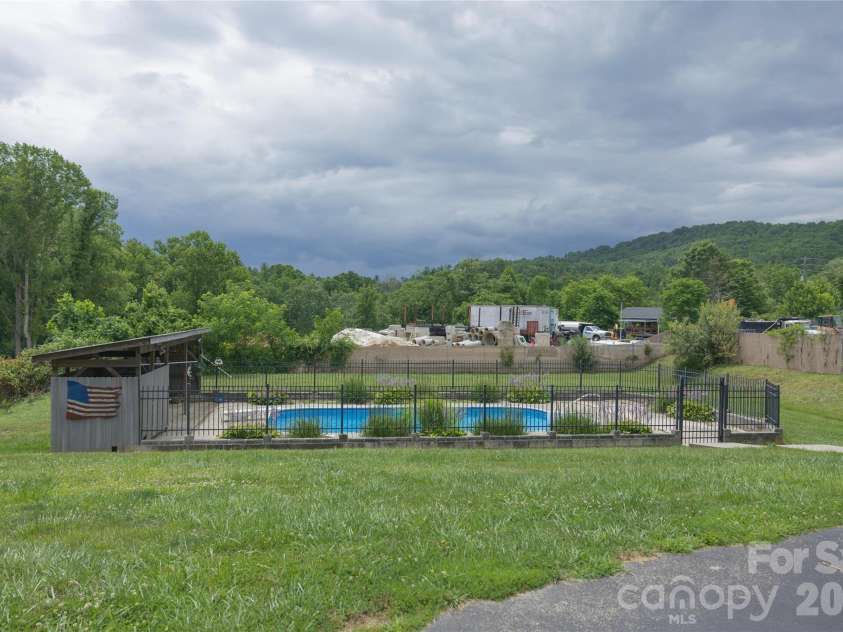 102 Phillips Road, Spruce Pine, NC 28777.  MLS# CAR4390354, YatesRealty ID 34729. 
